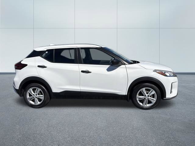 Used 2021 Nissan Kicks S FWD image 2