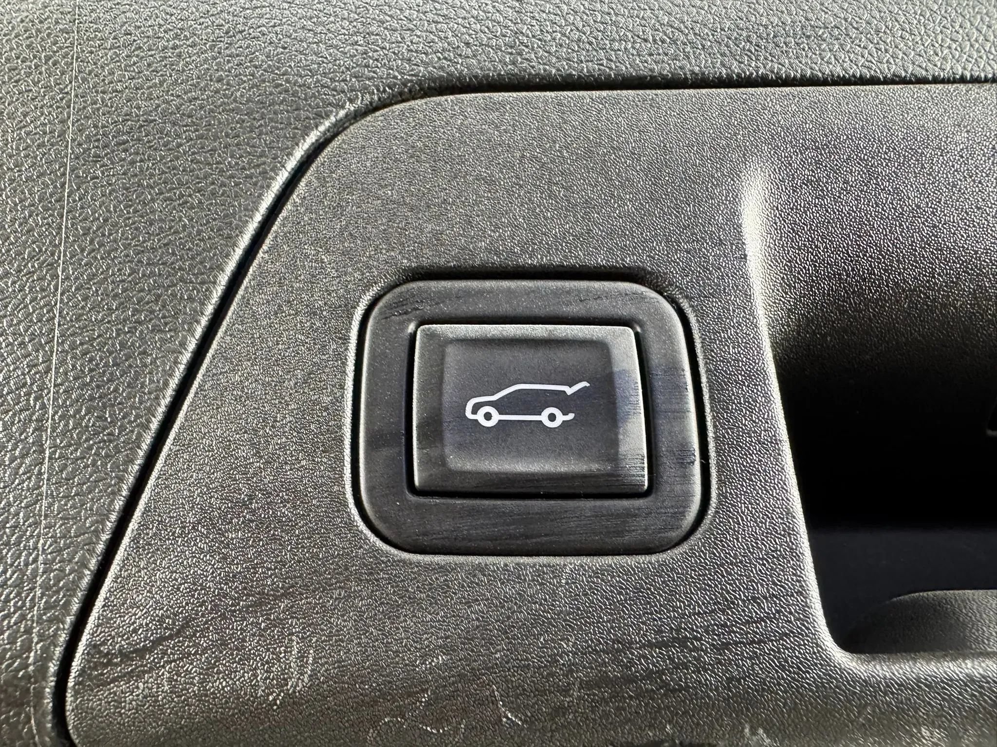 Used 2023 Buick Envision Avenir AWD/4WD image 31