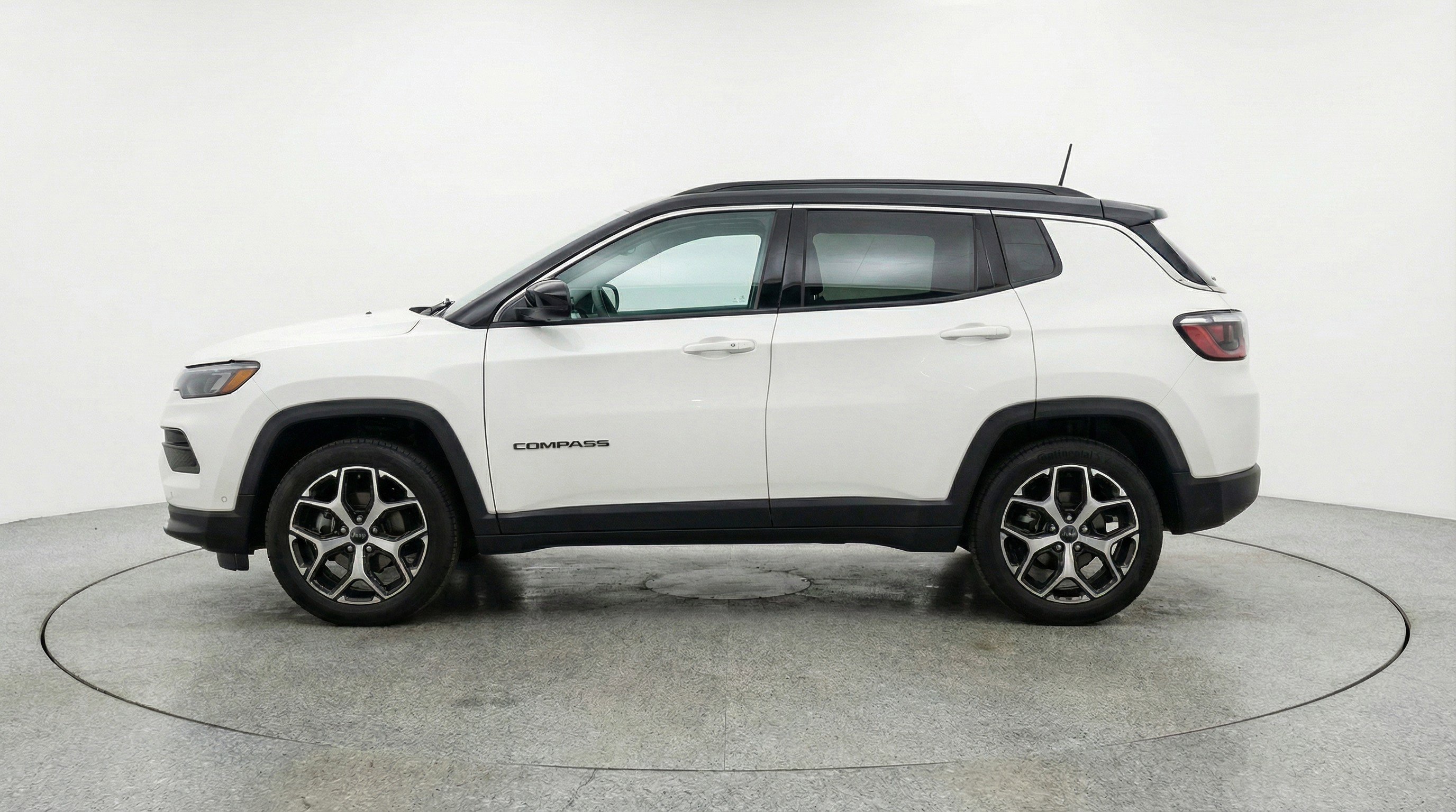 Used 2025 Jeep Compass Limited image 5