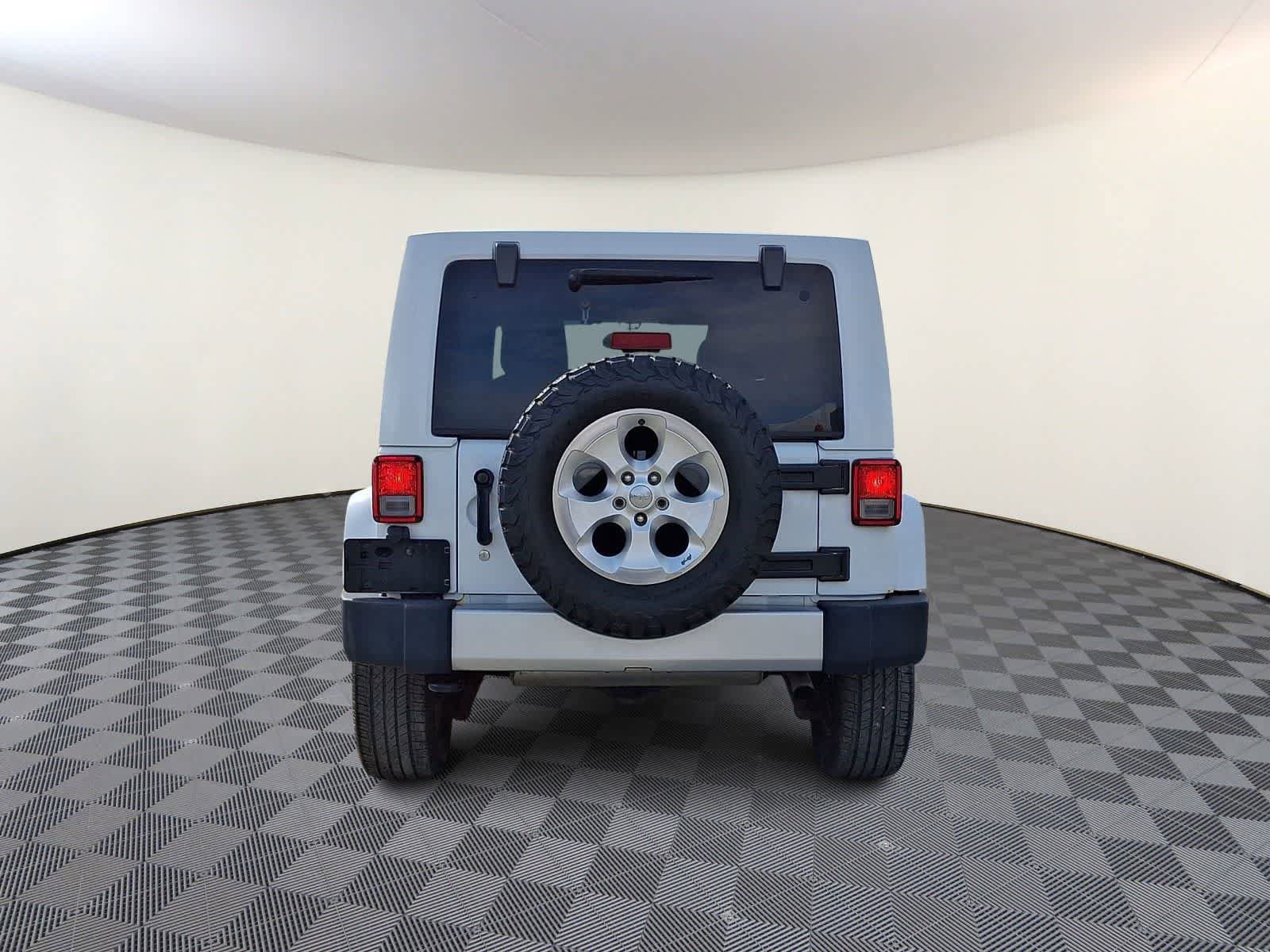 Used 2015 Jeep Wrangler Unlimited Sahara w/ Connectivity Group image 6