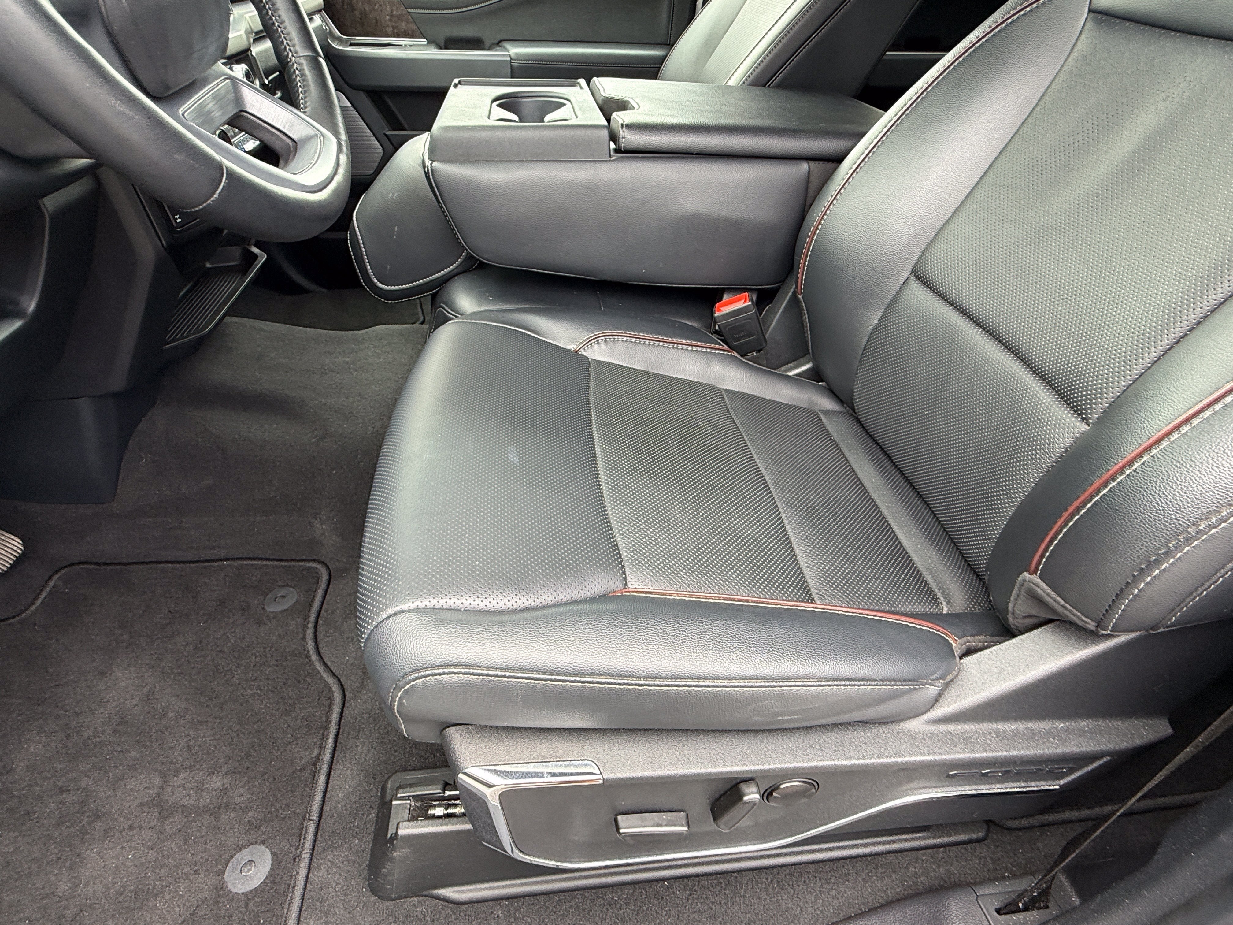 Used 2024 Ford F250 Lariat w/ Sport Appearance Package AWD/4WD image 20