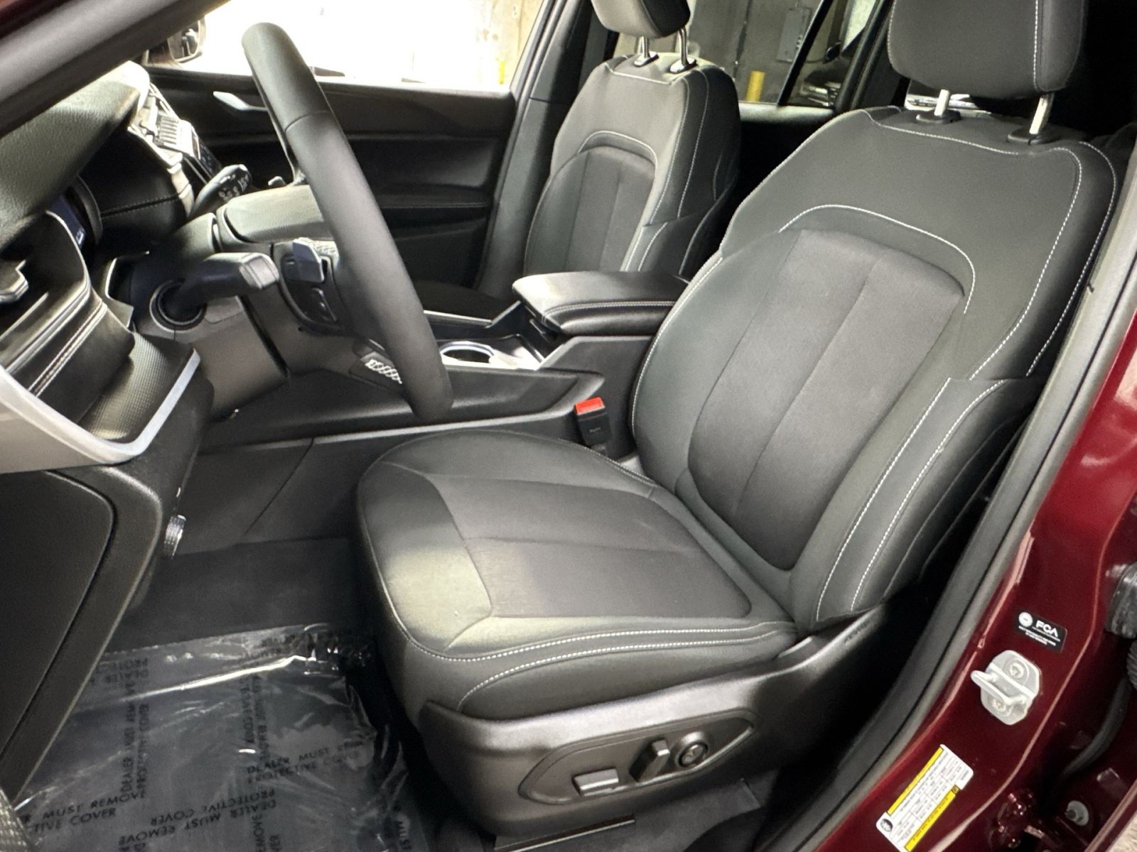 Used 2025 Jeep Grand Cherokee Laredo AWD/4WD image 14