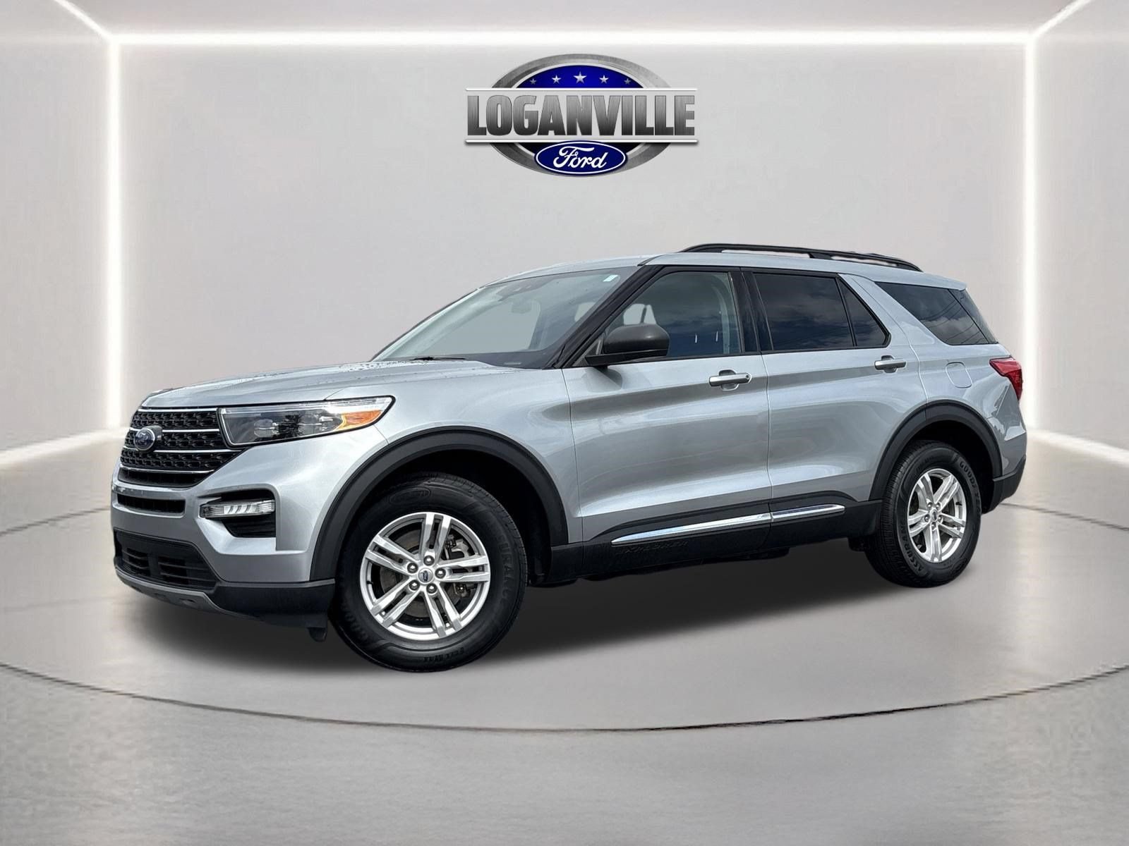 Certified 2023 Ford Explorer XLT w/ Equipment Group 202A AWD/4WD image 1