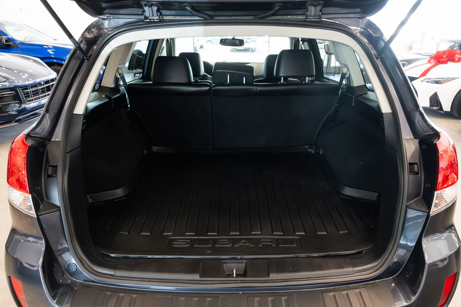 Used 2013 Subaru Outback 2.5i Limited AWD/4WD image 8