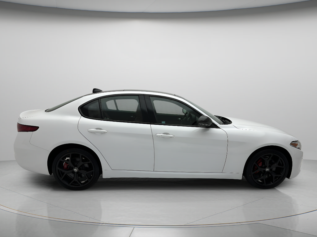Used 2021 Alfa Romeo Giulia Ti w/ Nero Edizione AWD/4WD image 6