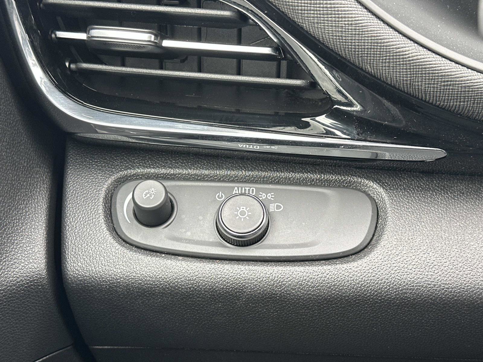 Certified 2025 Buick Envista Sport Touring w/ Experience Buick Package image 25