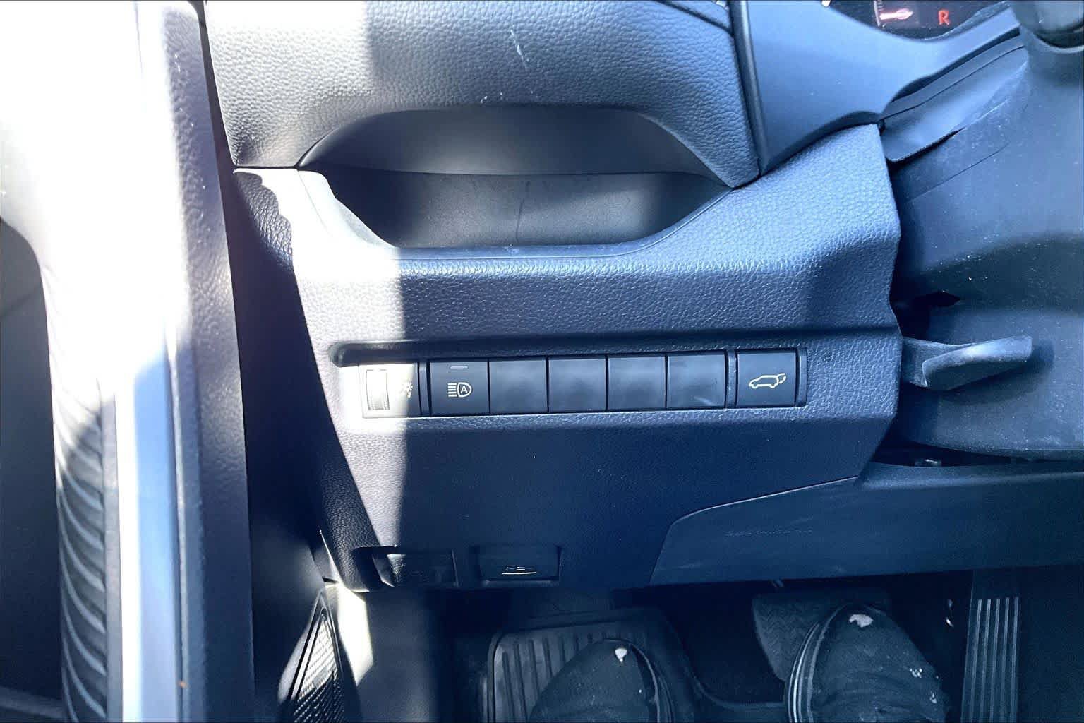 Certified 2025 Toyota RAV4 XLE w/ Convenience Package FWD image 34