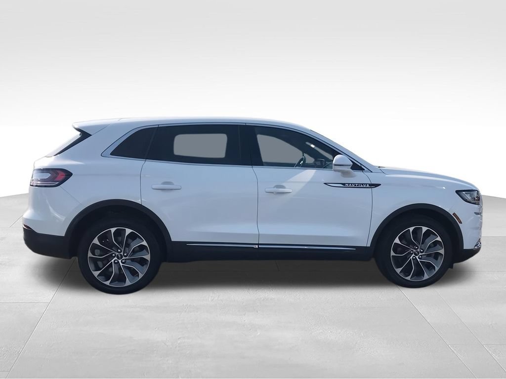 Used 2023 Lincoln Nautilus Reserve AWD/4WD image 9