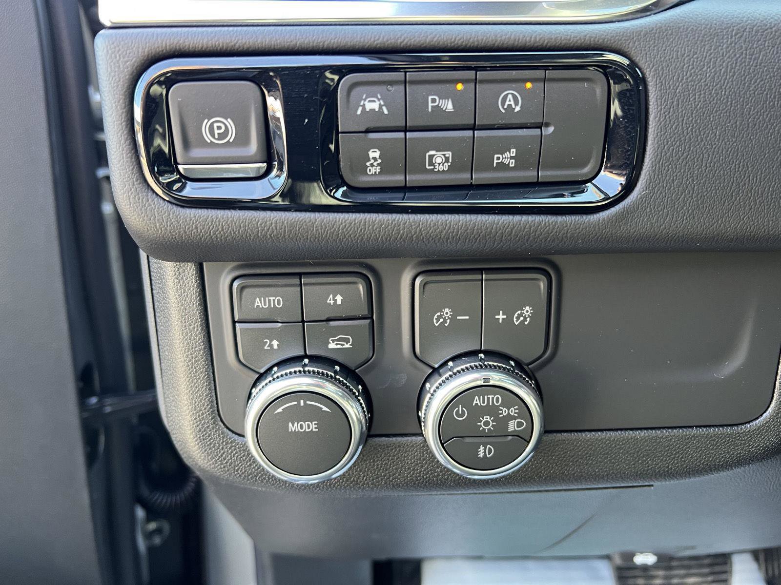 New 2026 GMC Yukon Denali w/ Sun & Power Step Package image 21