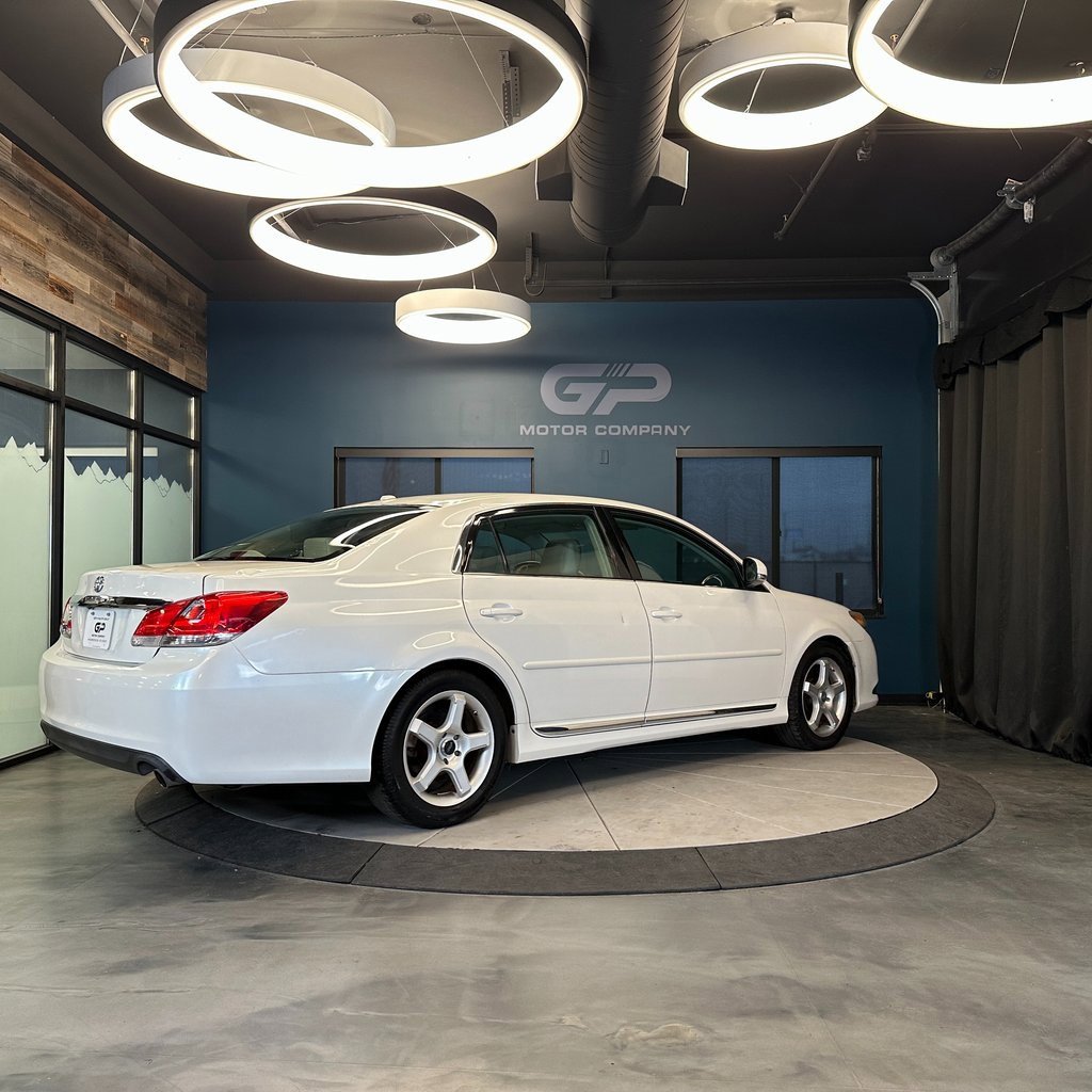 Used 2012 Toyota Avalon Limited image 3