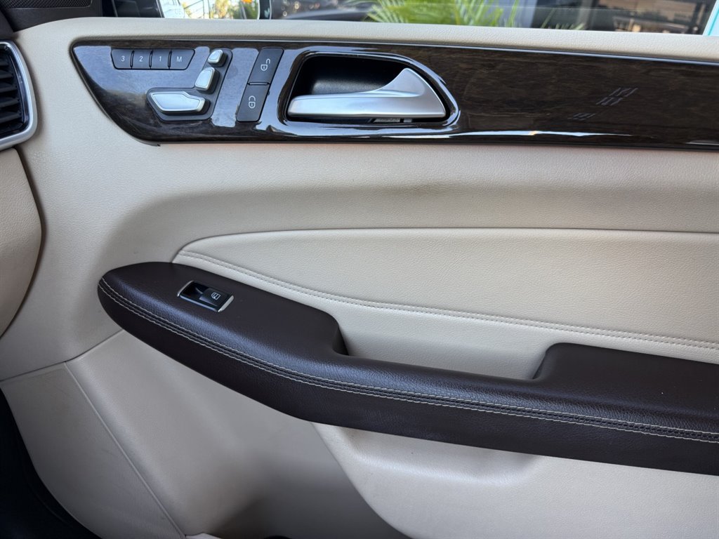 Used 2017 Mercedes-Benz GLS 450 4MATIC w/ Premium Package image 34