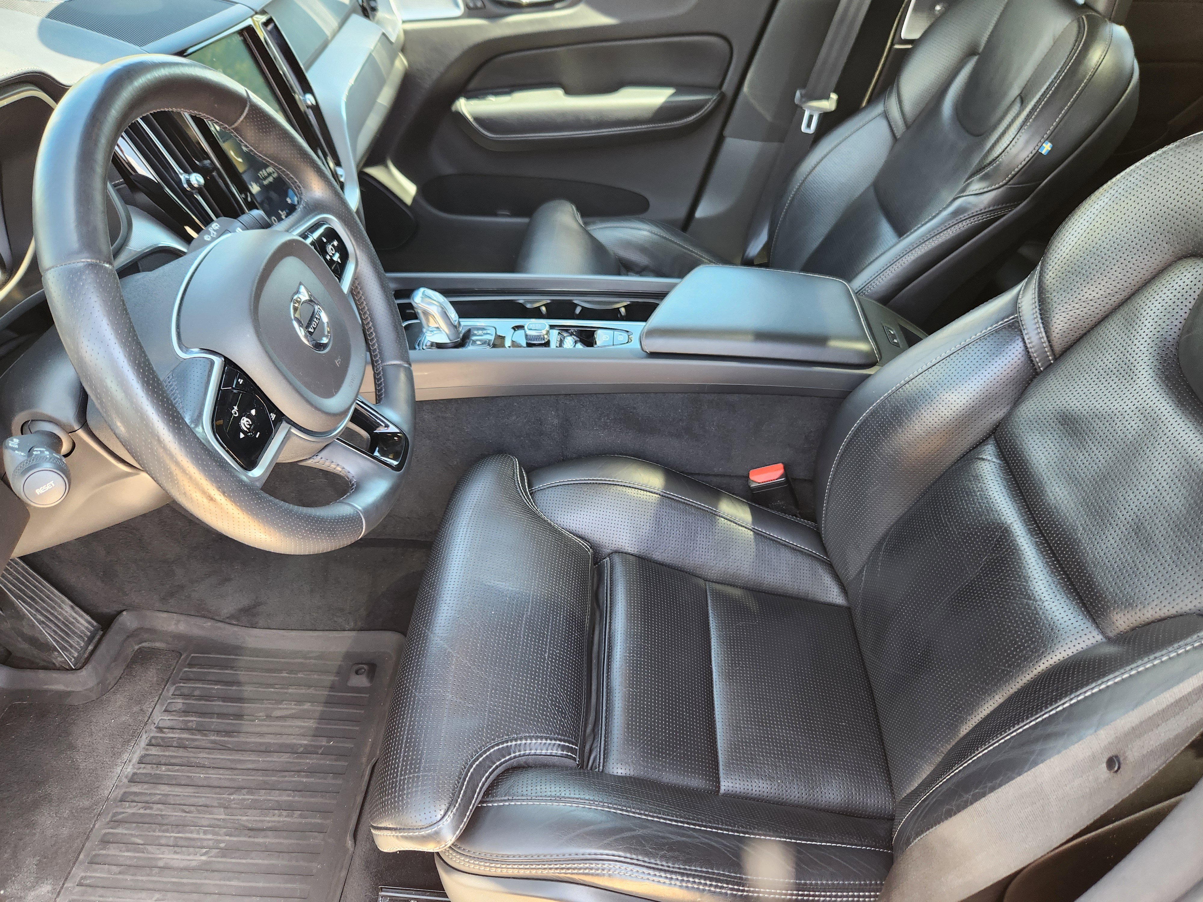 Used 2018 Volvo XC60 T8 Inscription w/ Luxury Seat Package AWD/4WD image 10
