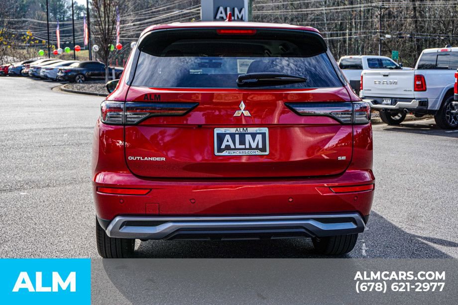 Used 2025 Mitsubishi Outlander SE image 11