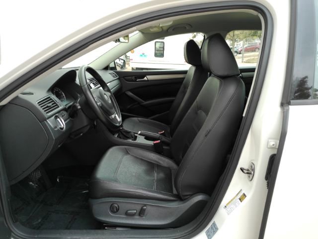 Used 2014 Volkswagen Passat 1.8T Wolfsburg Edition image 11