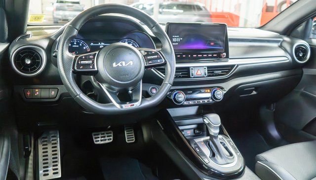 Used 2023 Kia Forte GT-Line w/ GT-Line Premium Package image 13