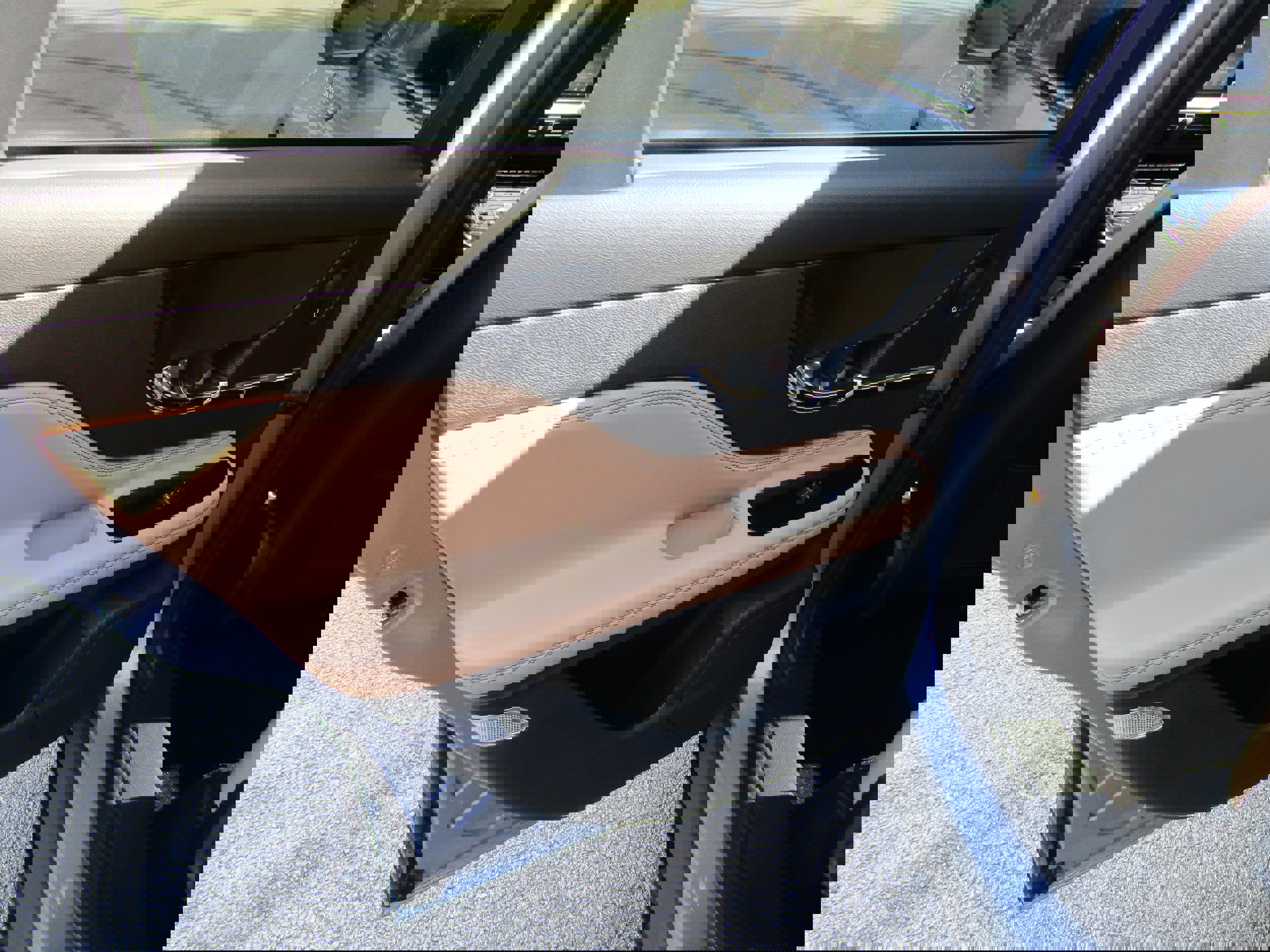 Used 2022 Lincoln Corsair Reserve w/ Equipment Group 201A image 13