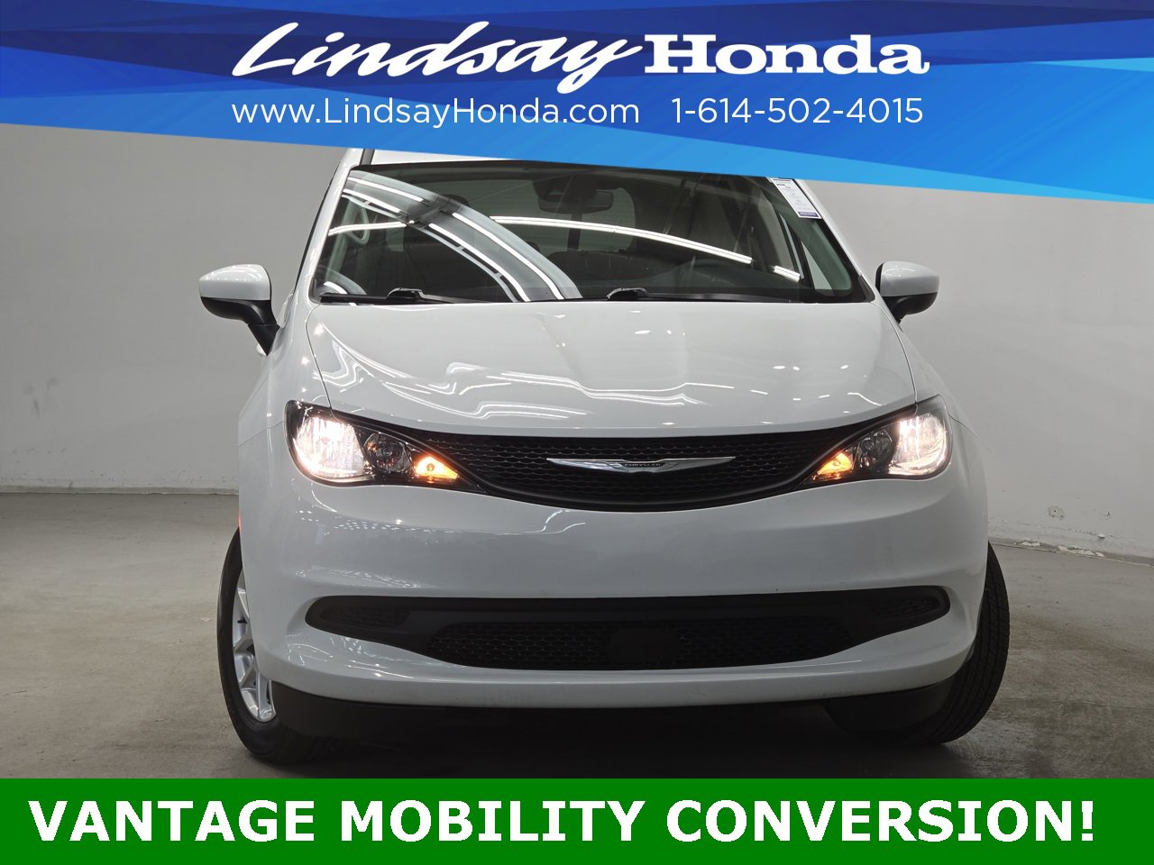 Used 2022 Chrysler Voyager LX image 2