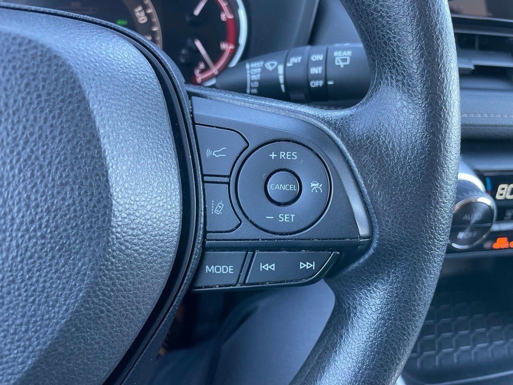 Used 2024 Toyota RAV4 XLE AWD/4WD image 19