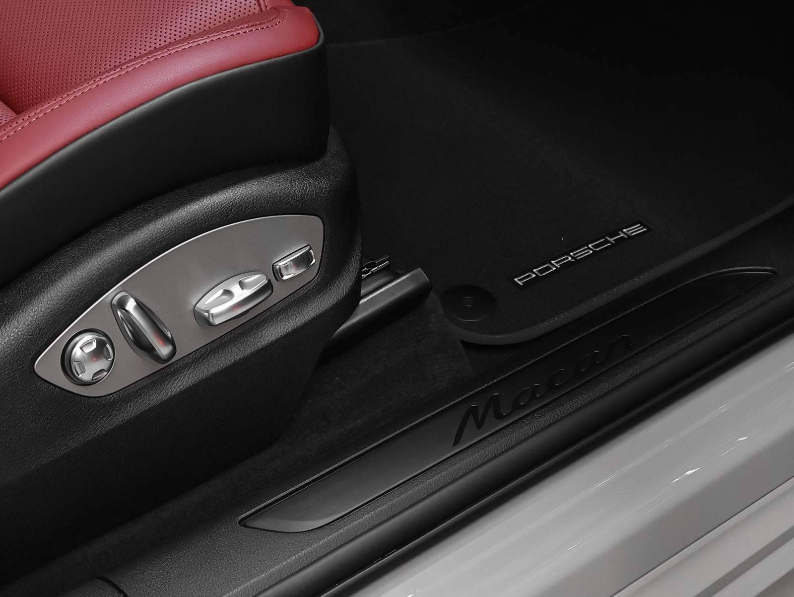 New 2026 Porsche Macan image 19