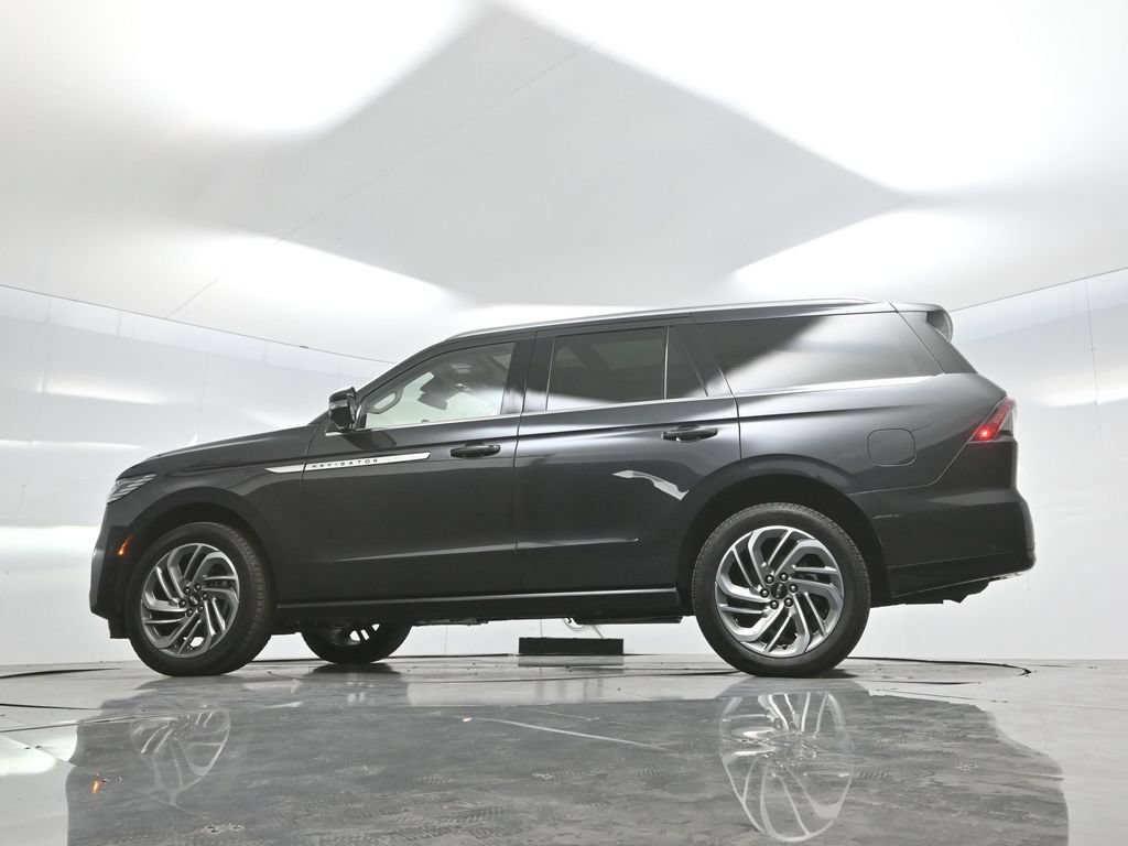 Used 2025 Lincoln Navigator Reserve AWD/4WD image 55