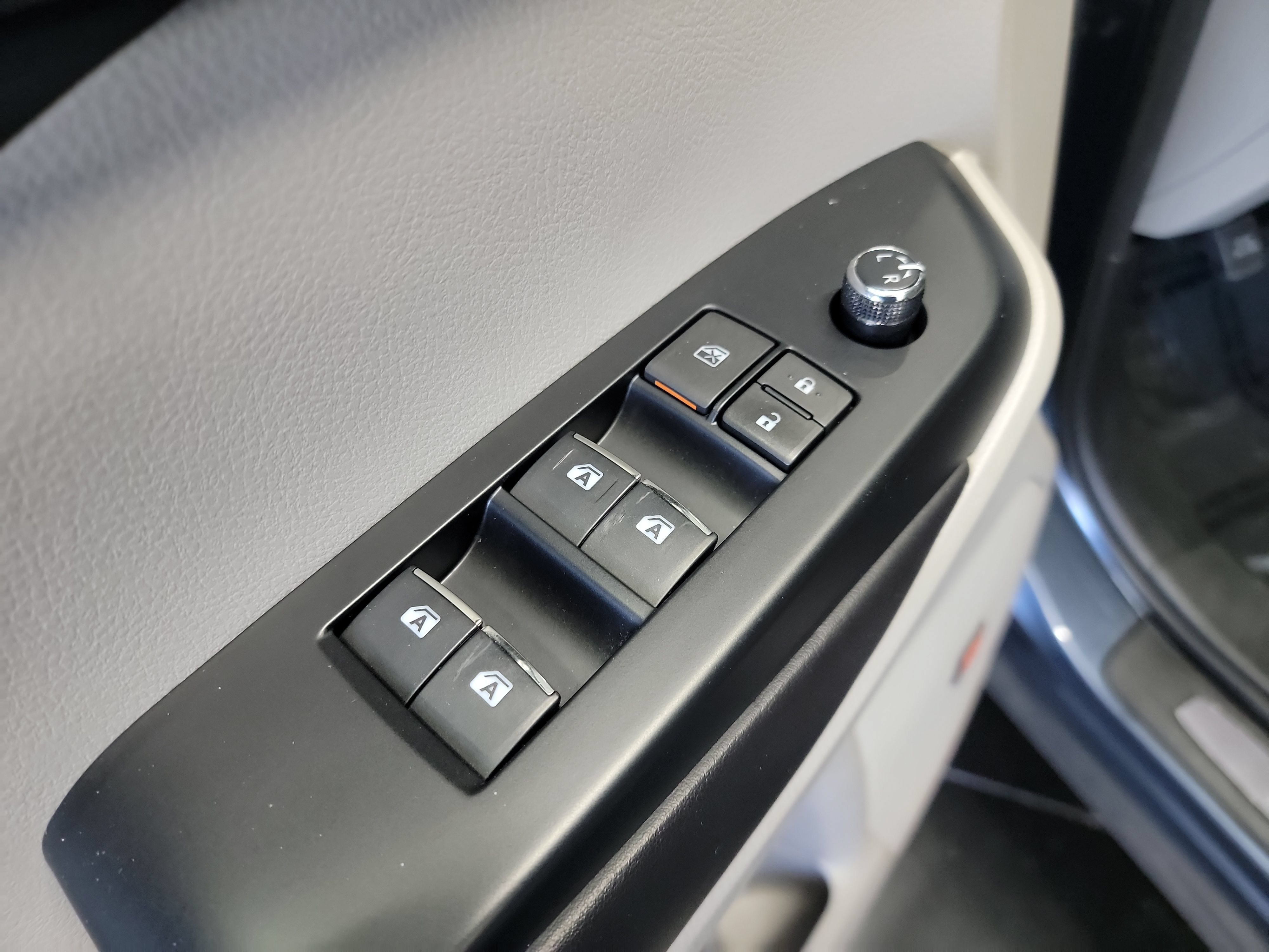 Used 2018 Toyota Highlander Limited Platinum AWD/4WD image 14
