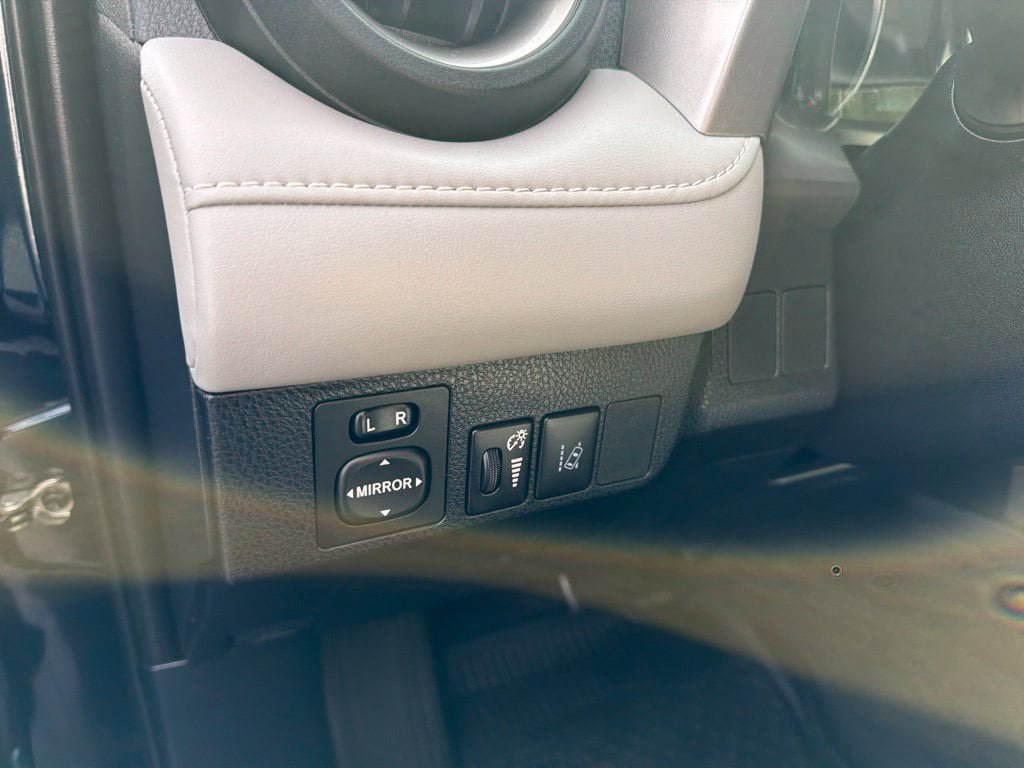 Certified 2018 Toyota RAV4 LE AWD/4WD image 22