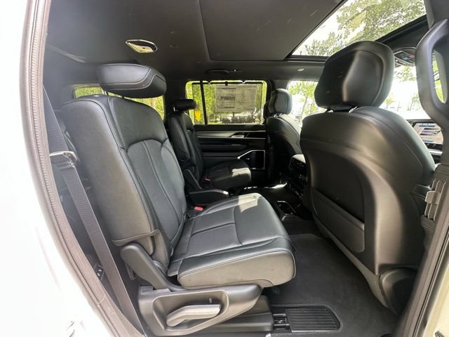 New 2026 Jeep Grand Wagoneer Limited AWD/4WD image 28