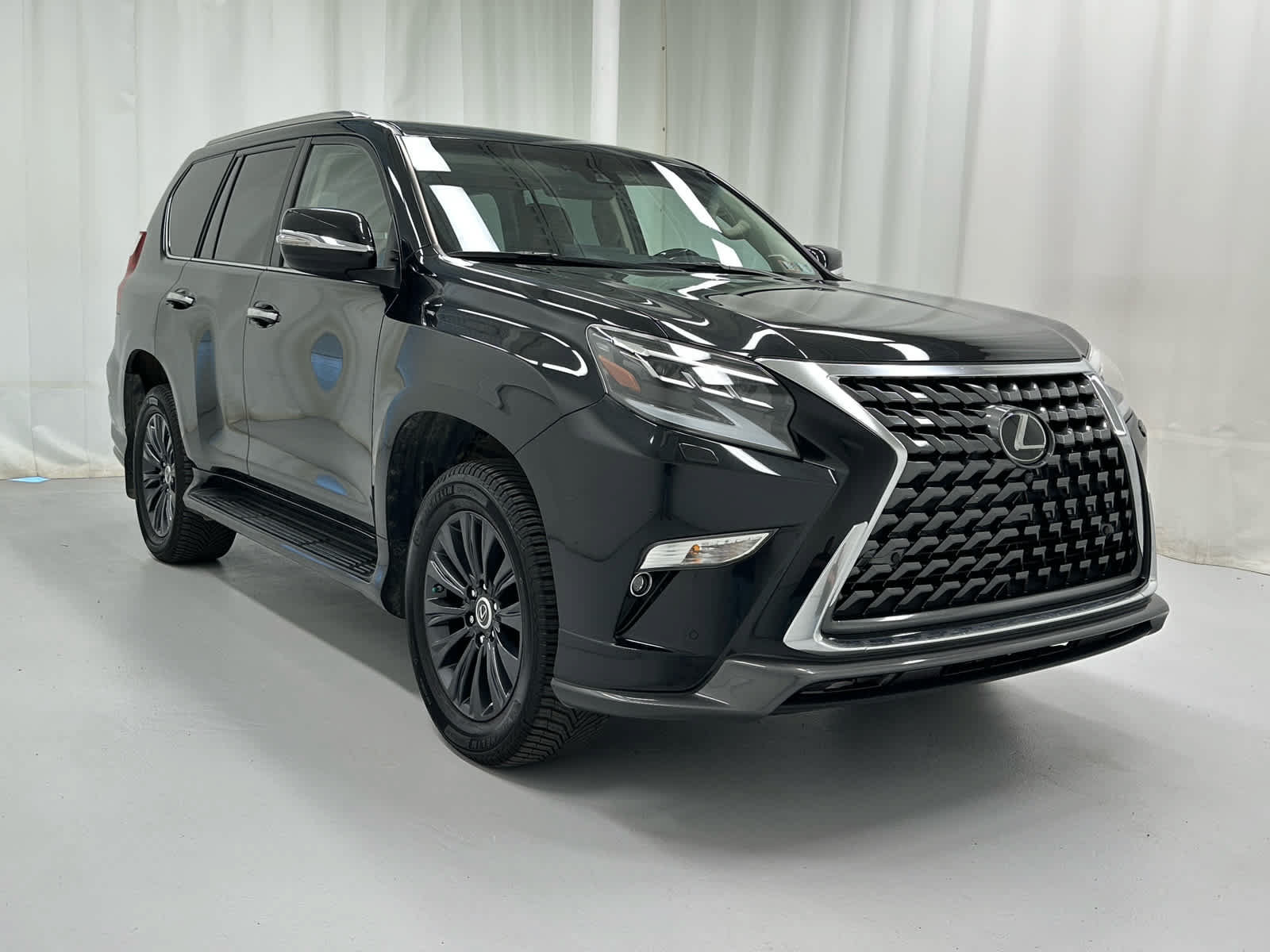 Used 2022 Lexus GX 460 Luxury w/ Sport Design Package AWD/4WD image 2