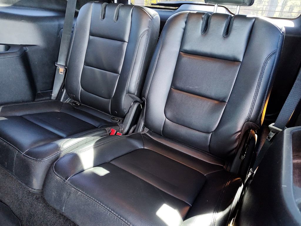 Used 2018 Ford Explorer XLT w/ Equipment Group 202A image 27