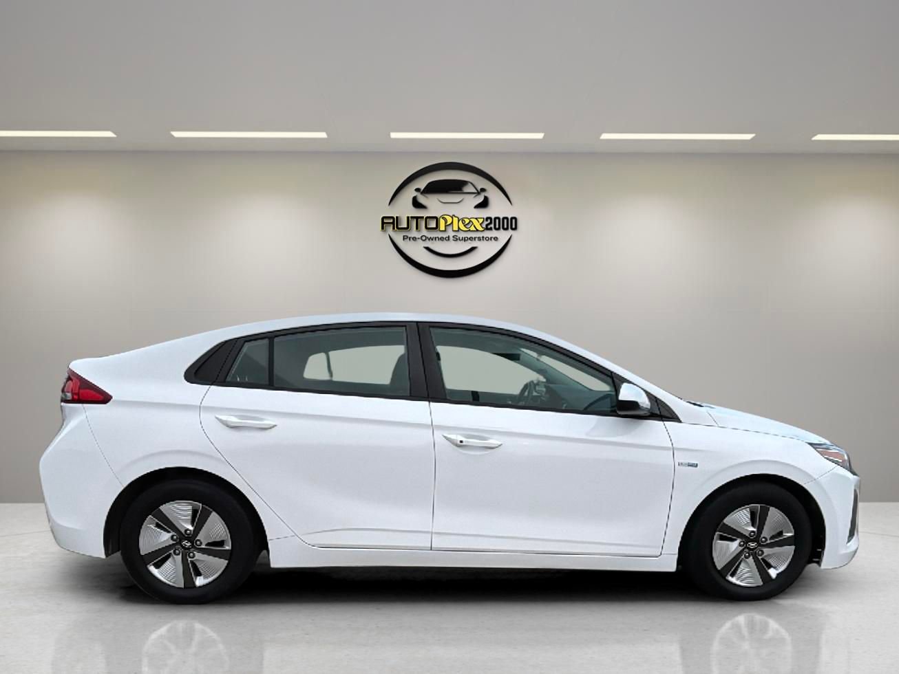 Used 2018 Hyundai Ioniq Blue FWD image 5