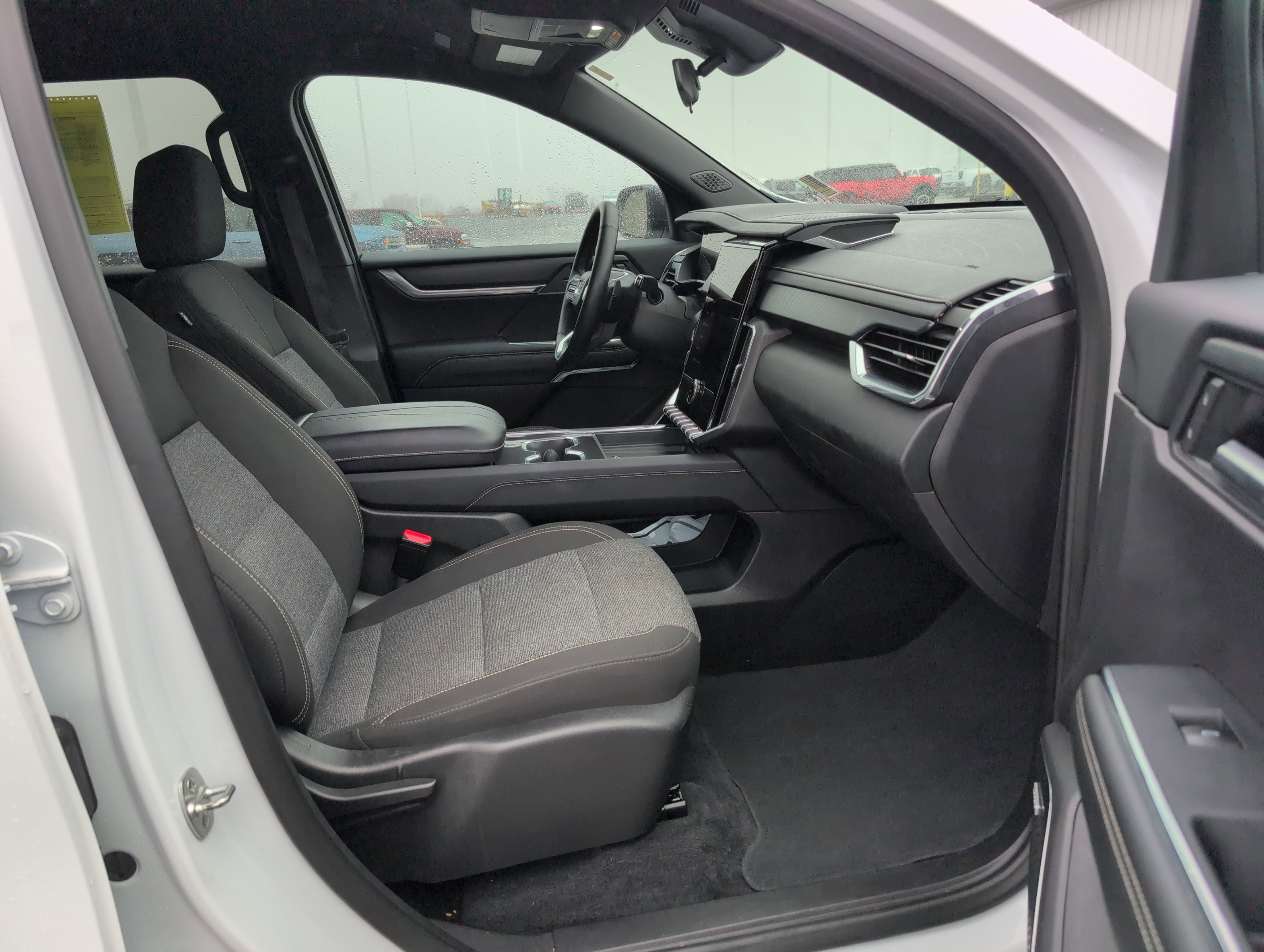 Used 2025 GMC Acadia Elevation image 35