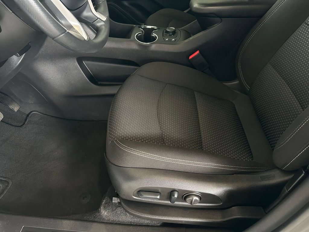 Used 2024 GMC Terrain SLE w/ Driver Convenience Package FWD image 13
