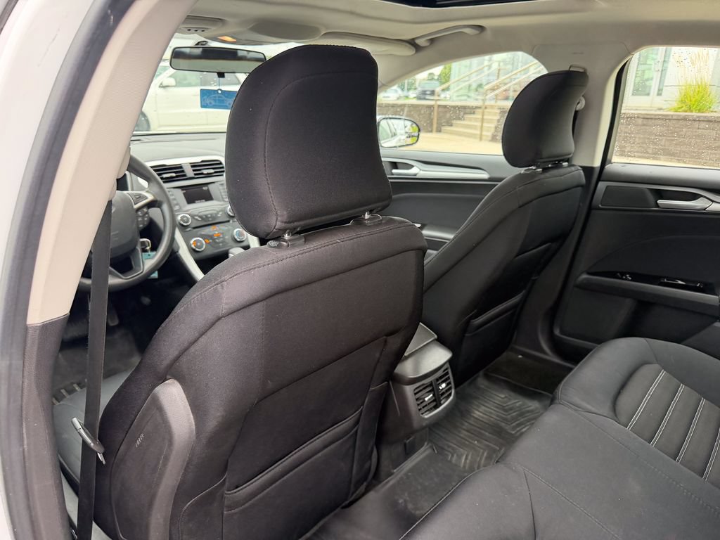 Used 2015 Ford Fusion SE FWD image 12