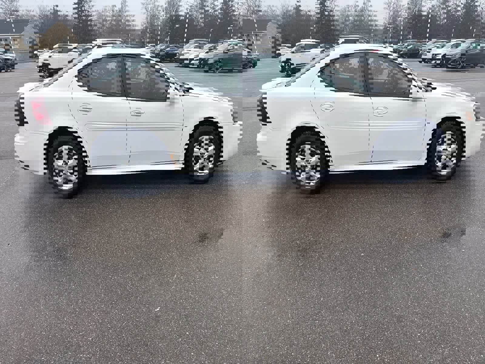 Used 2008 Pontiac Grand Prix w/ Premium Package image 13