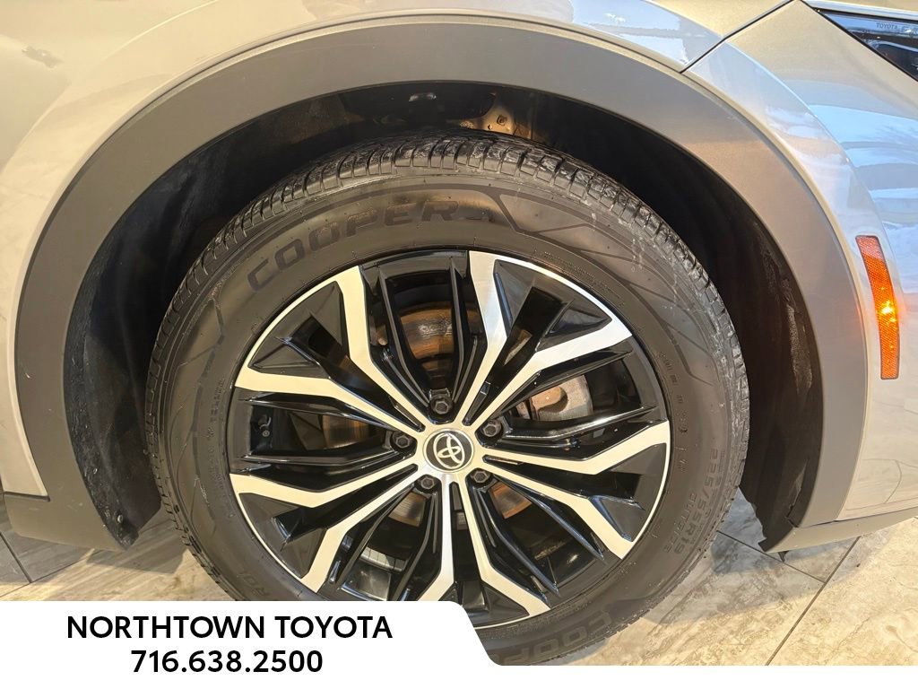 Used 2023 Toyota Crown Limited image 36