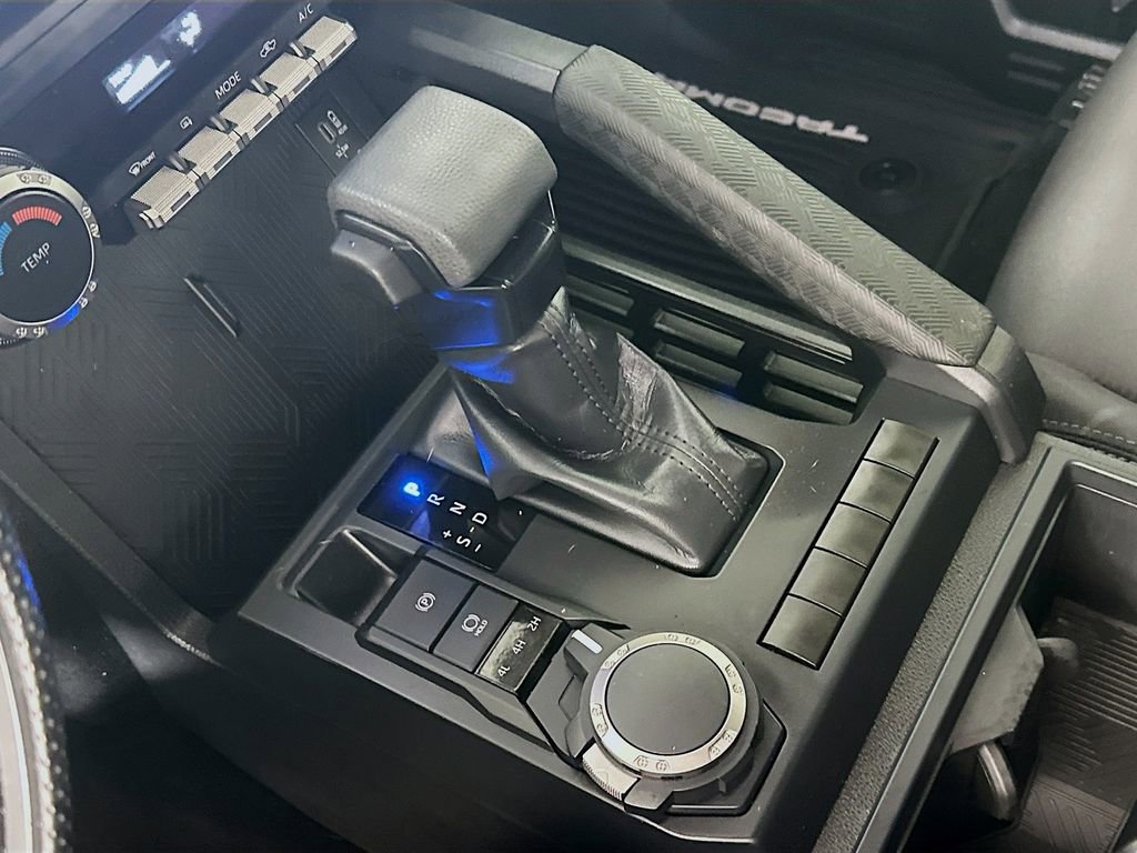 Used 2025 Toyota Tacoma SR AWD/4WD image 16