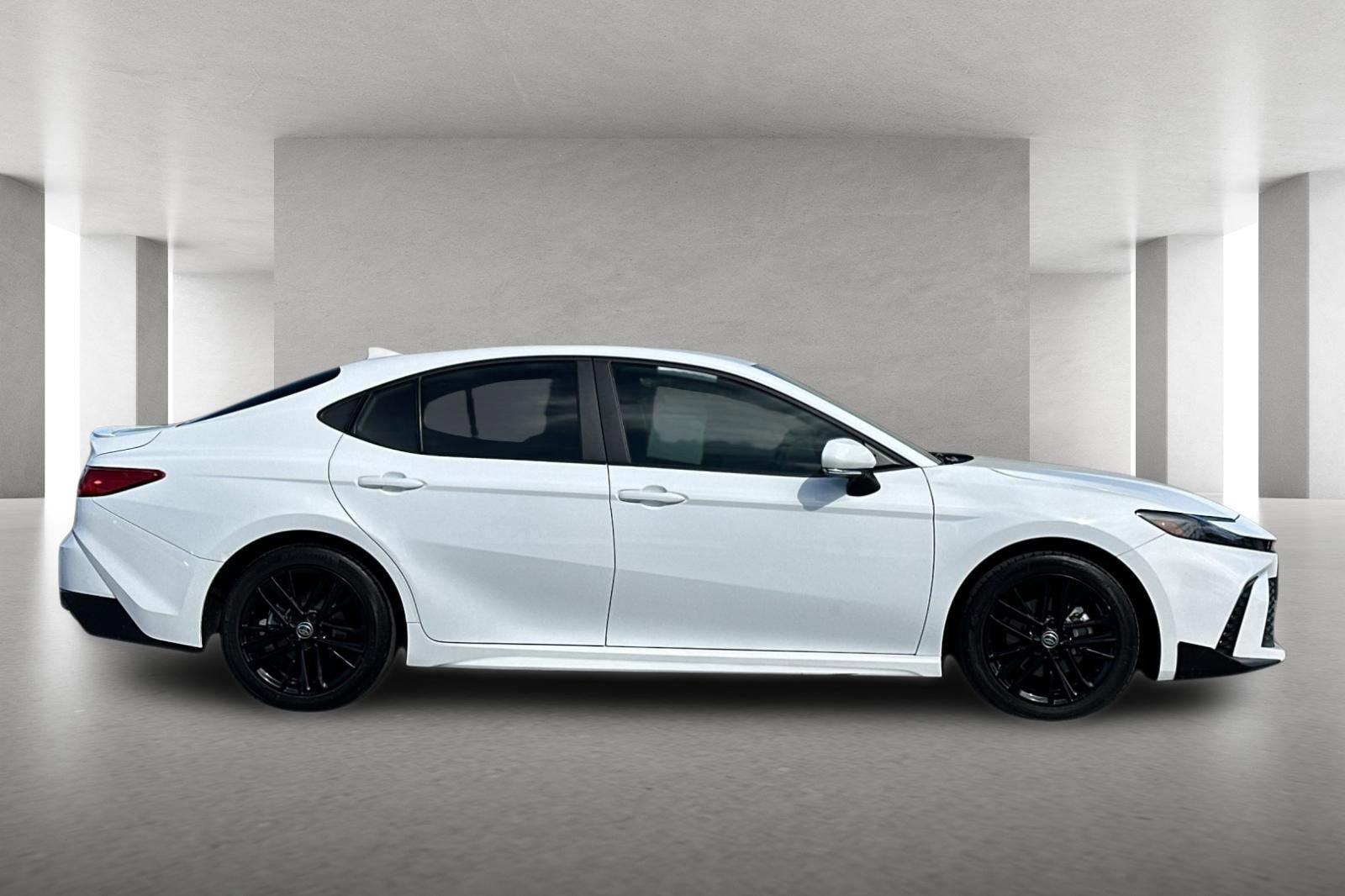 Used 2025 Toyota Camry SE FWD image 3