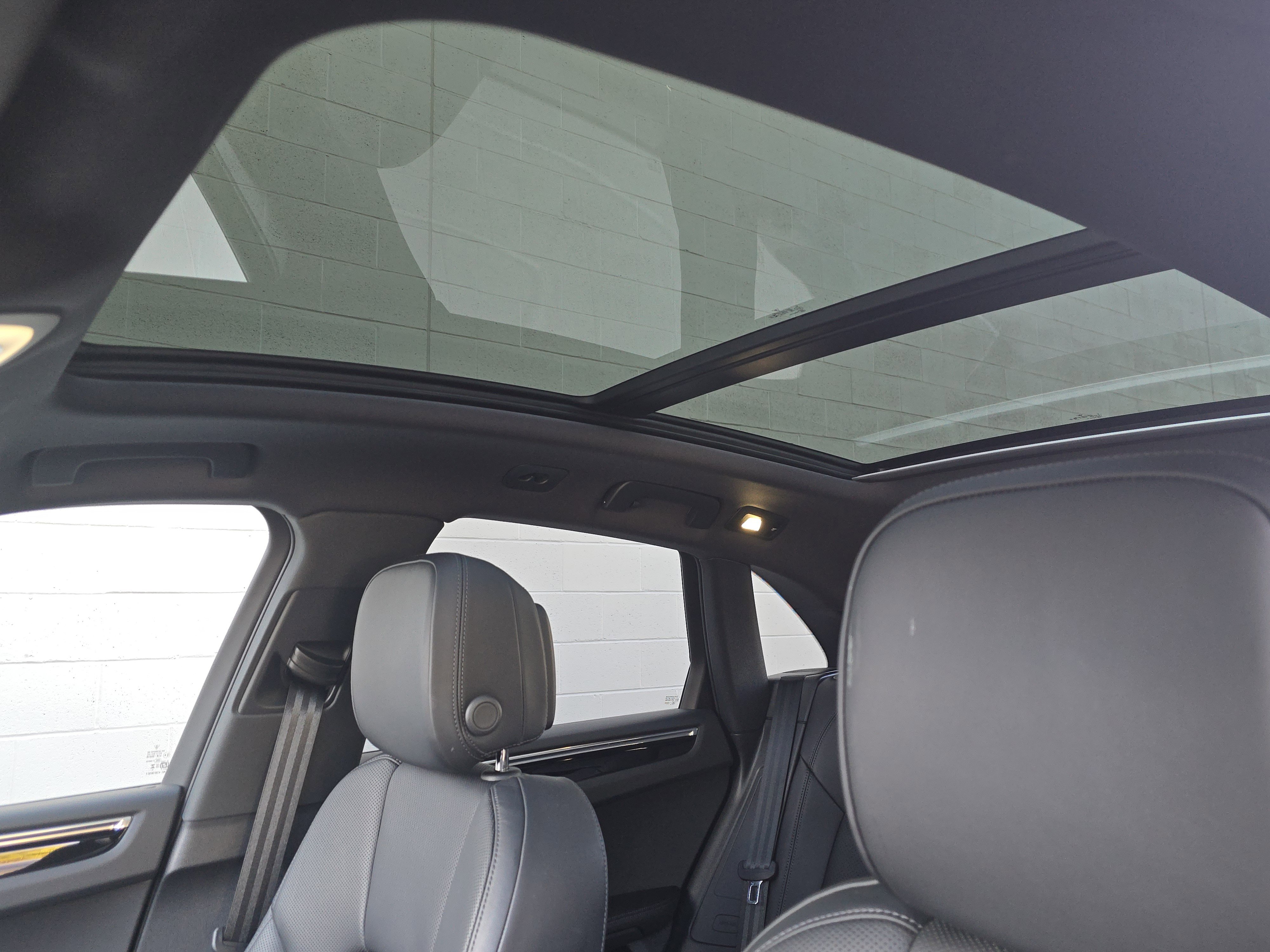 Certified 2025 Porsche Macan image 13