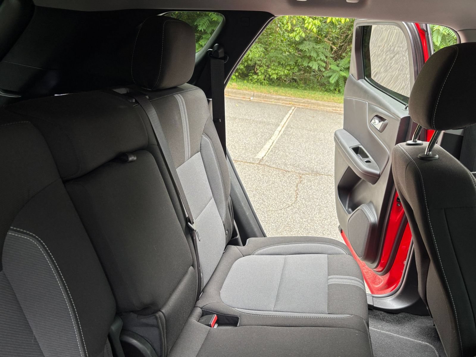 Used 2025 Chevrolet Blazer LT FWD image 32