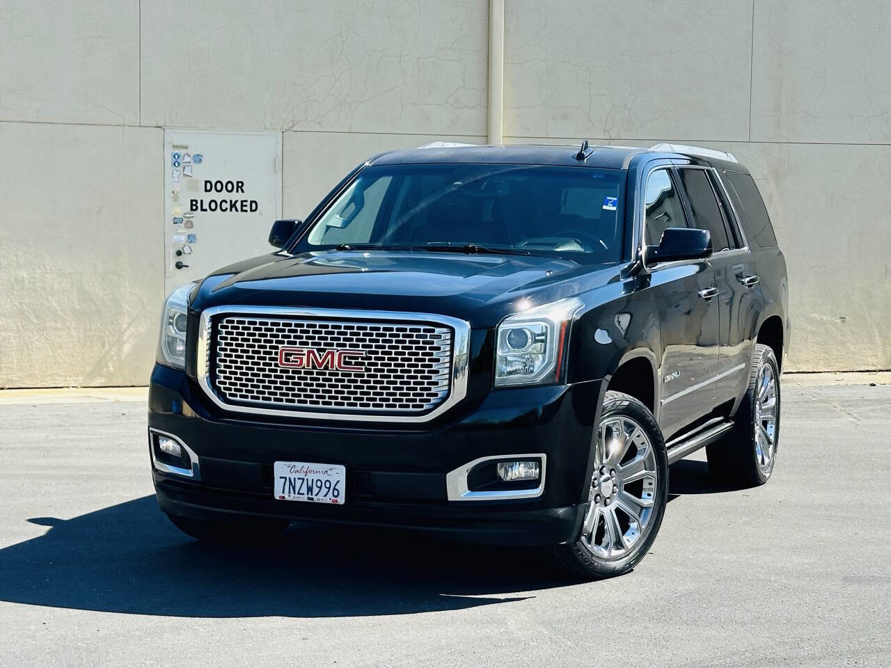 Used 2015 GMC Yukon Denali w/ Premium Package image 3