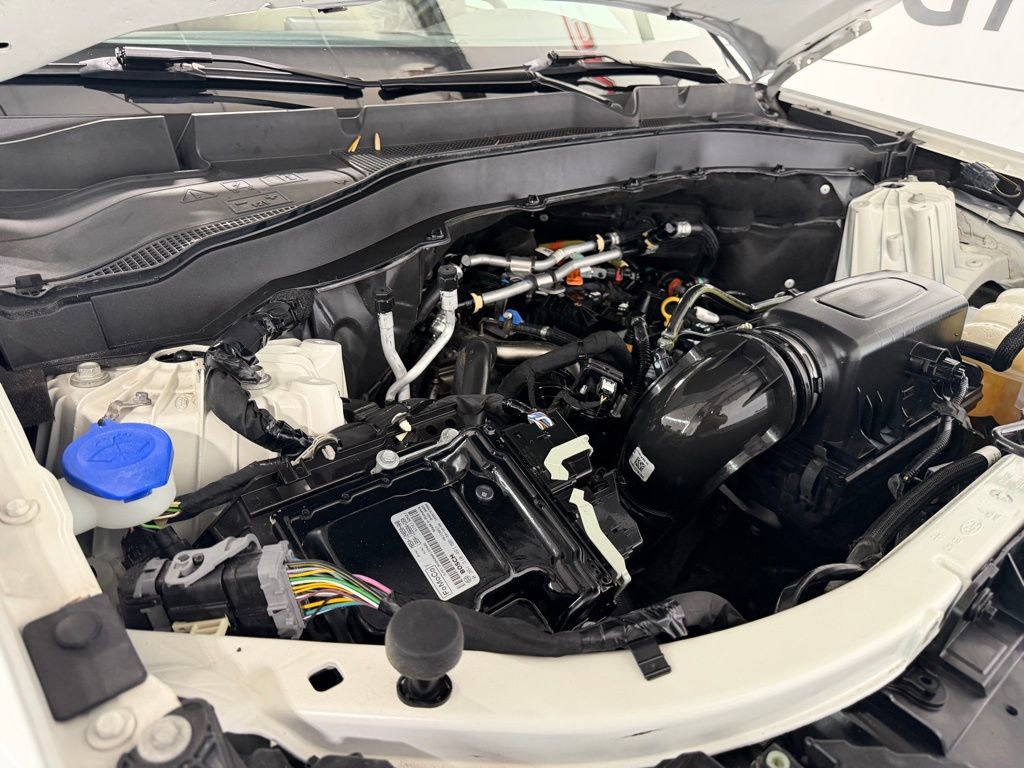 Used 2024 Ford Explorer XLT w/ Equipment Group 202A image 6