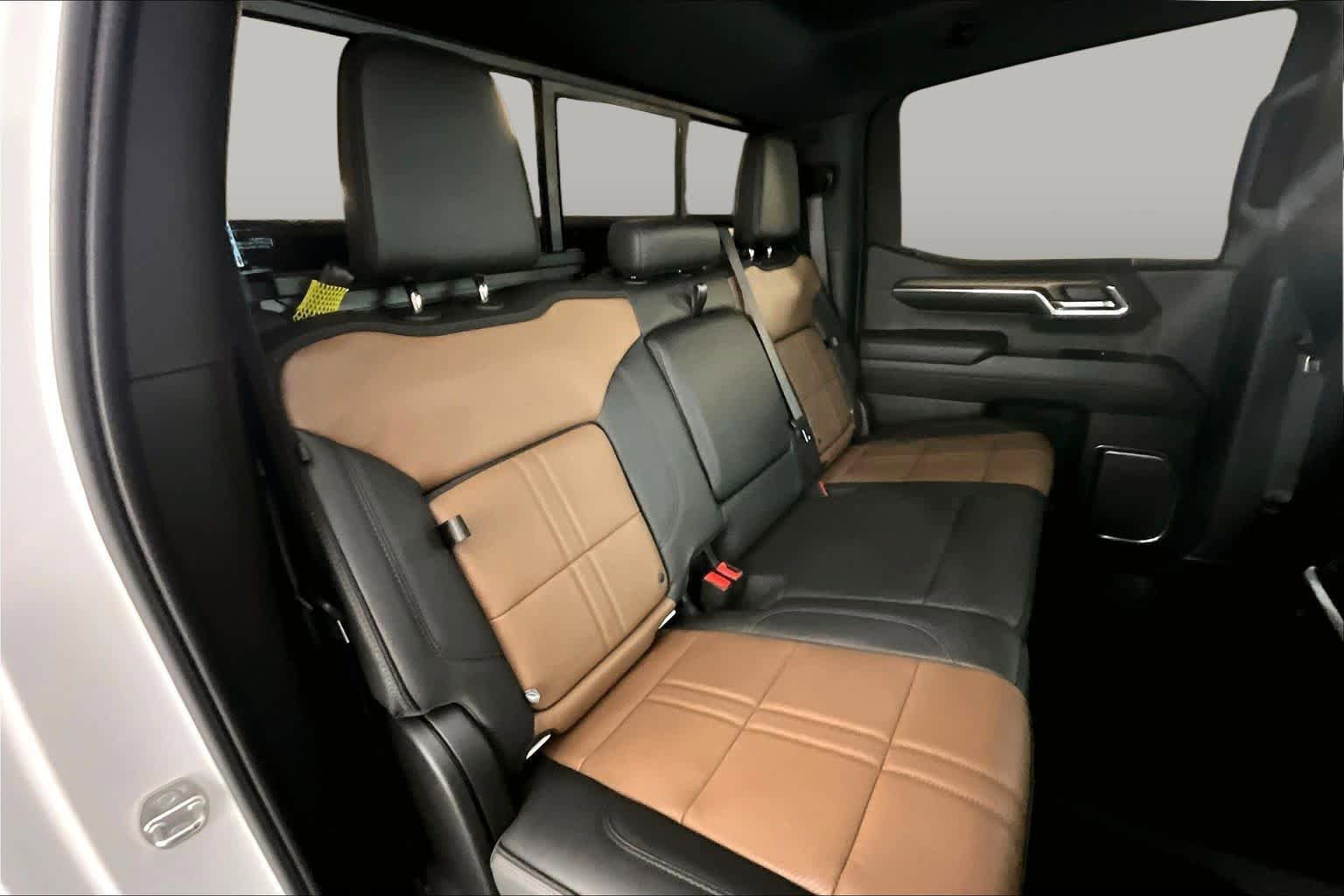 Used 2024 Chevrolet Silverado 1500 High Country w/ Technology Package AWD/4WD image 20