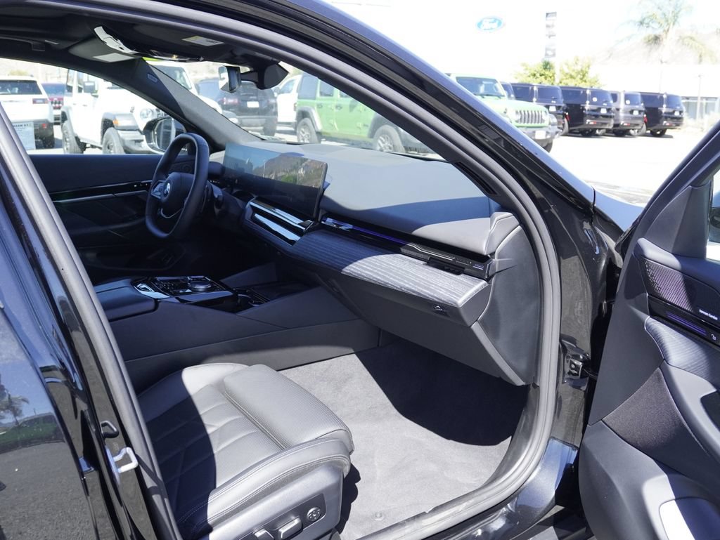 Used 2026 BMW 530i w/ Premium Package RWD image 26
