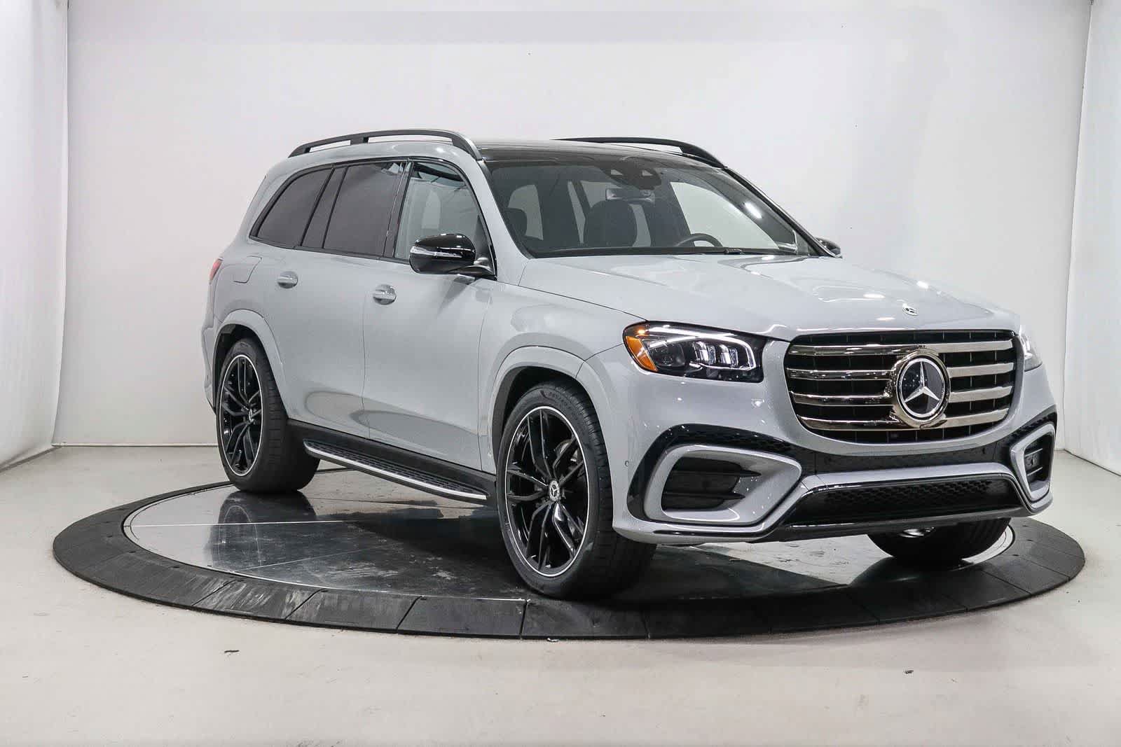 Used 2024 Mercedes-Benz GLS 580 4MATIC image 5