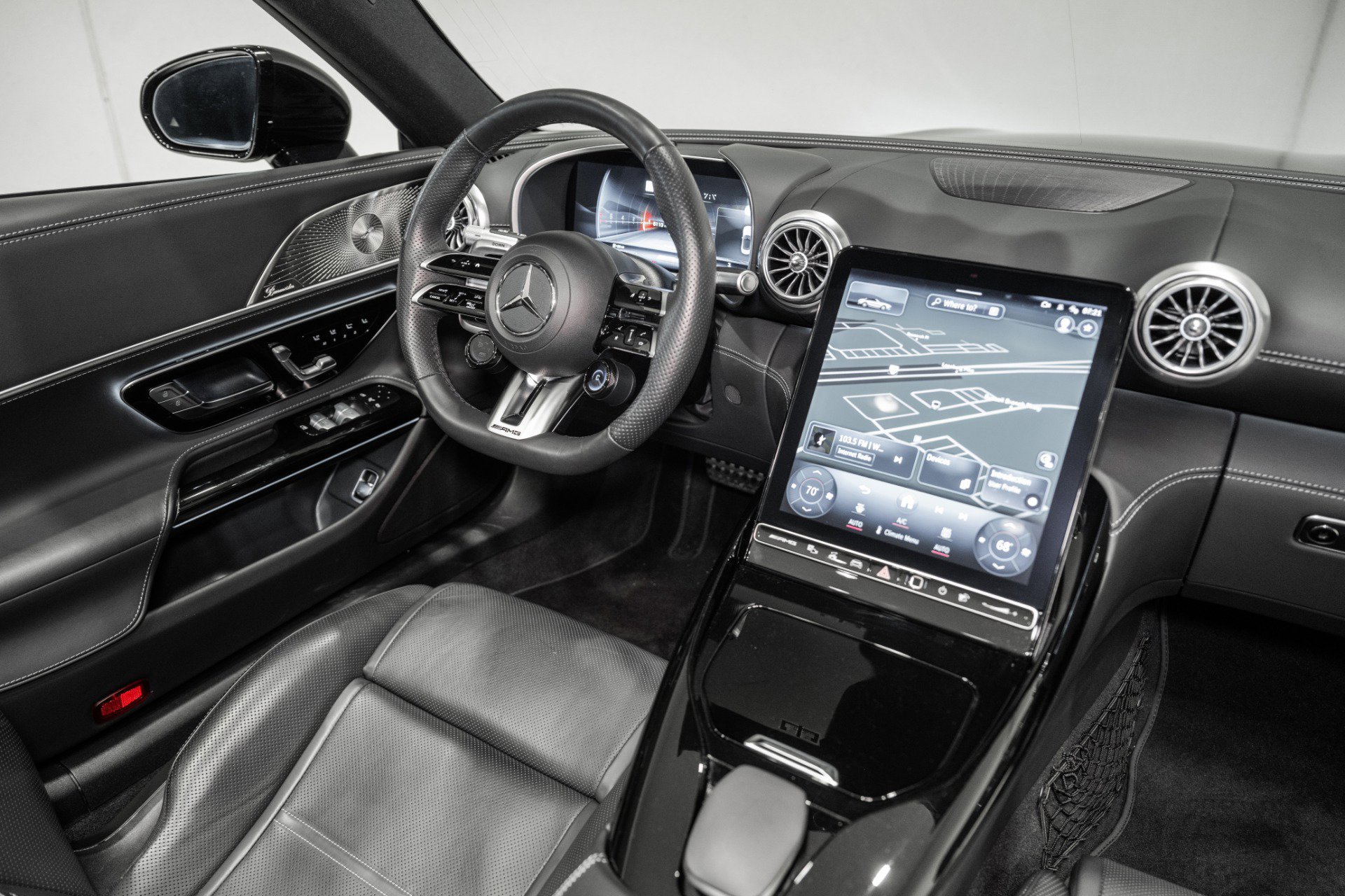 Used 2023 Mercedes-Benz SL 63 AMG 4MATIC image 27