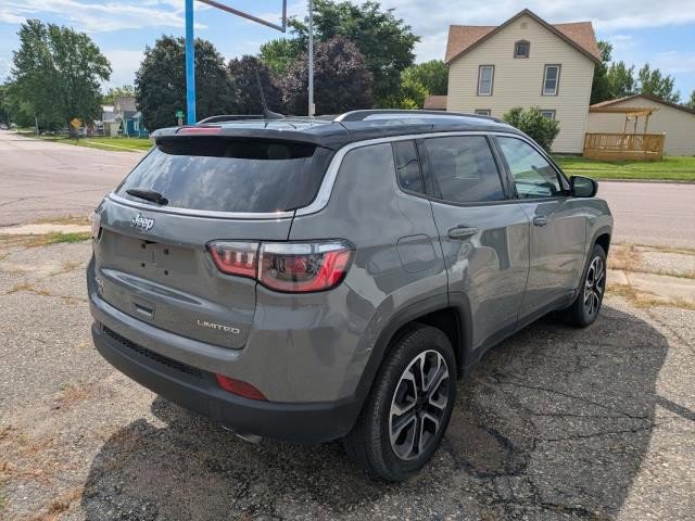 Used 2022 Jeep Compass Limited image 3