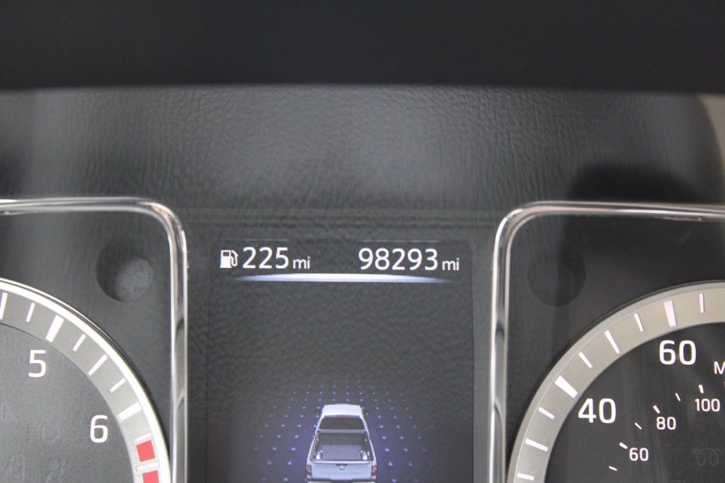 Used 2017 Nissan Titan SV image 32