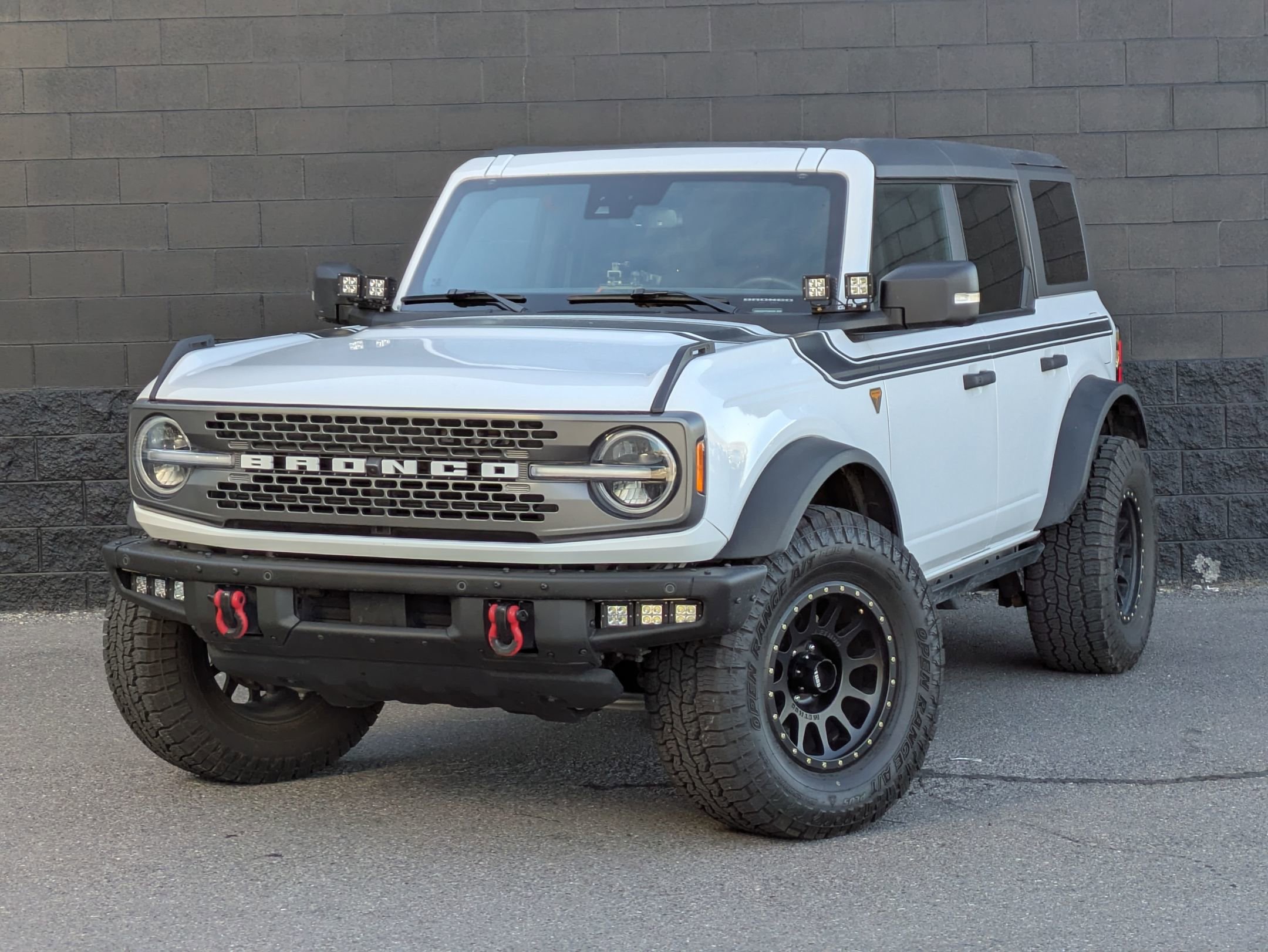 Used 2023 Ford Bronco Badlands image 1
