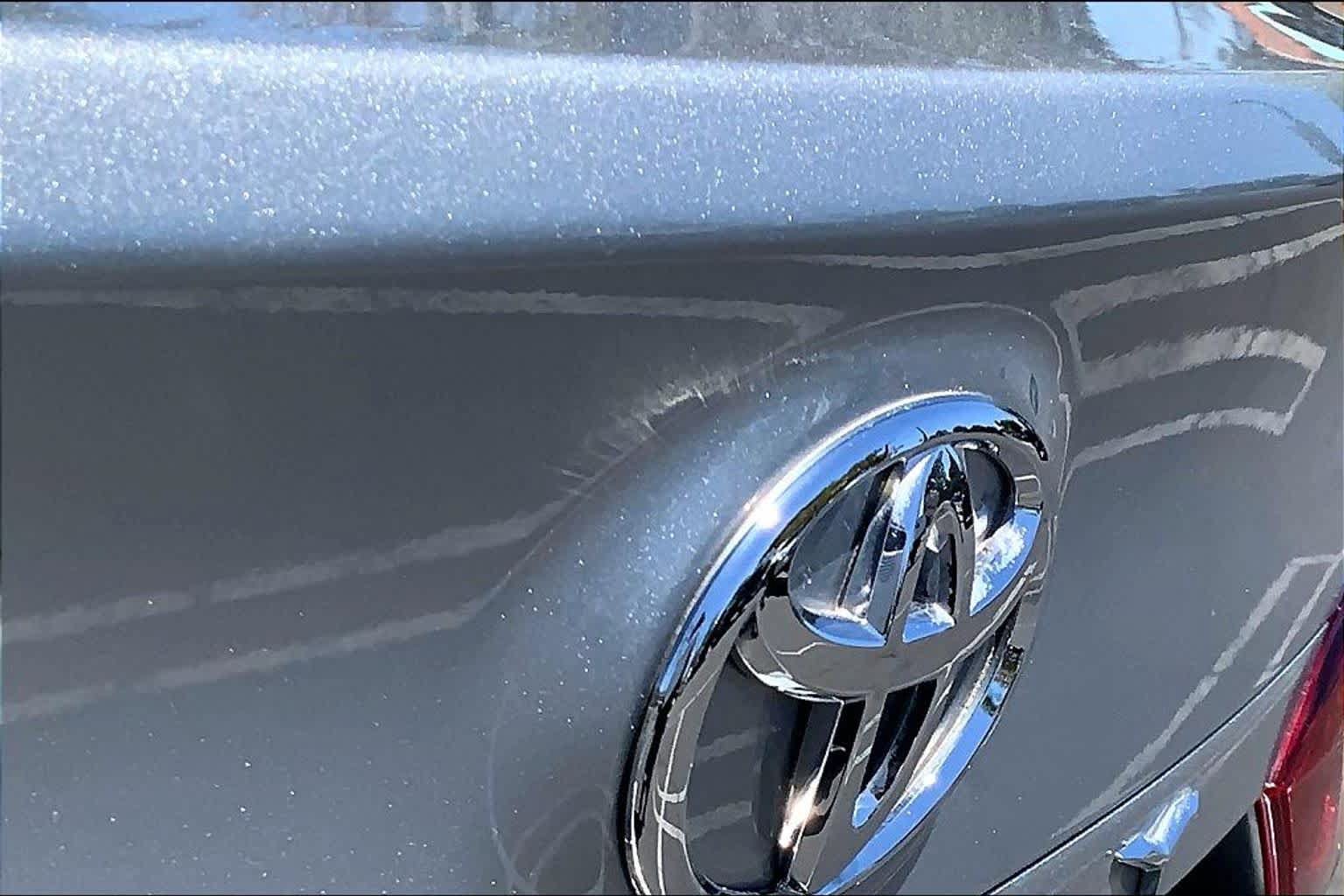 Used 2022 Toyota Camry LE w/ Carpet Mat Package (TMS) FWD image 29