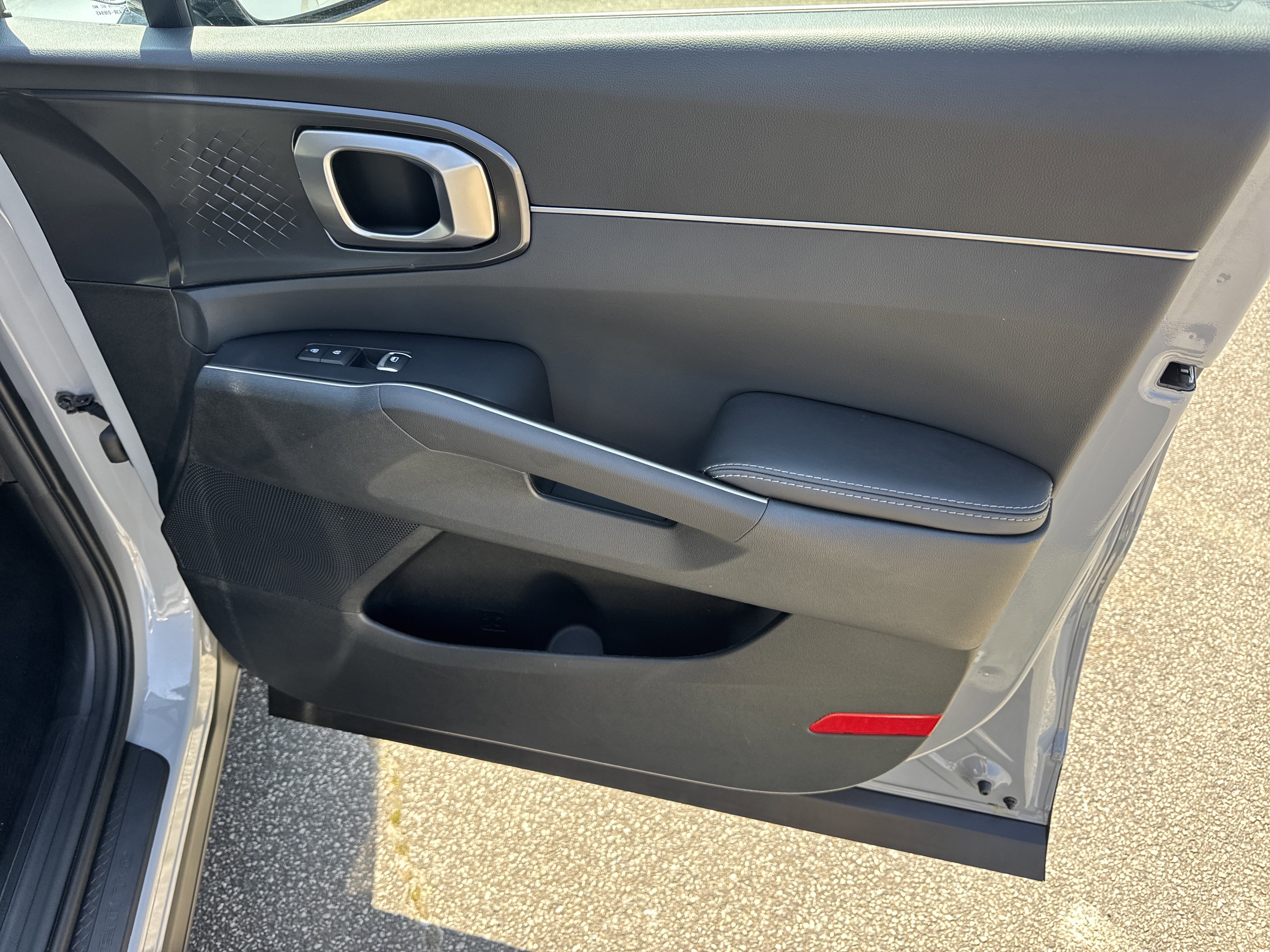 Used 2025 Kia Sorento EX w/ Panoramic Sunroof Package image 14